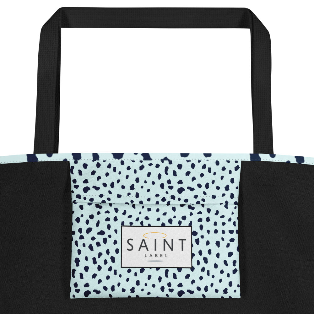Inside pocket view showing a light blue interior pocket with “Saint Label” branding.