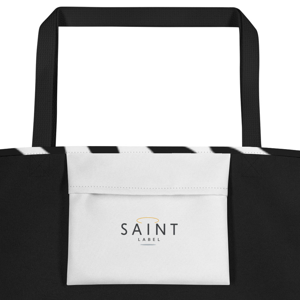 Inside pocket view showing a white interior pocket with “Saint Label” branding.
